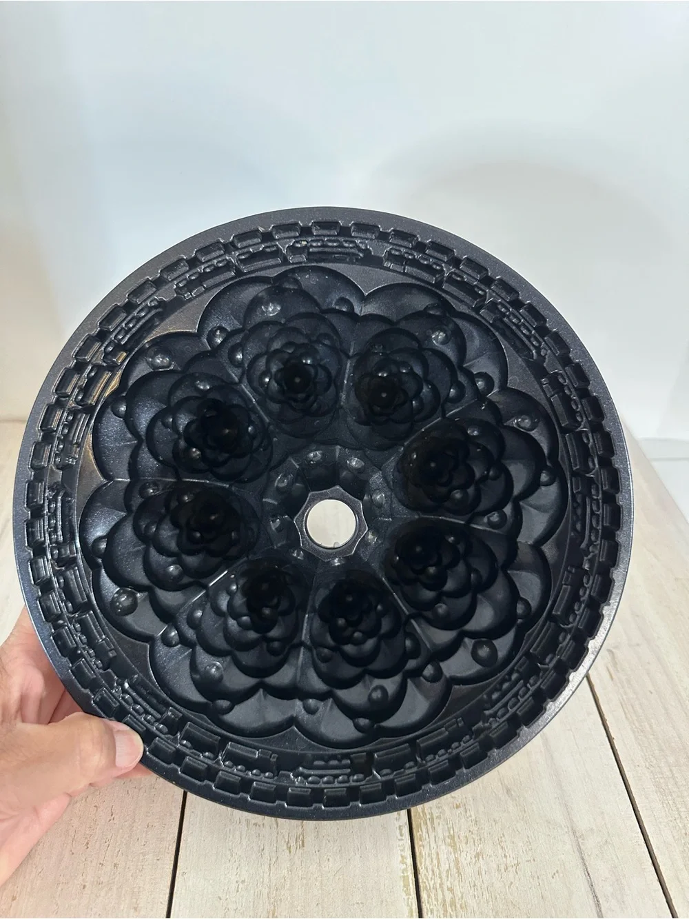 Nordic Ware cast aluminum holiday tree Bundt Pan festive forest pine